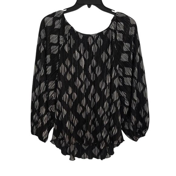 Chico's Diamond Foil Crinkle Tee Size Large / 2 Black White Geometric Plisse Top - Picture 2 of 10